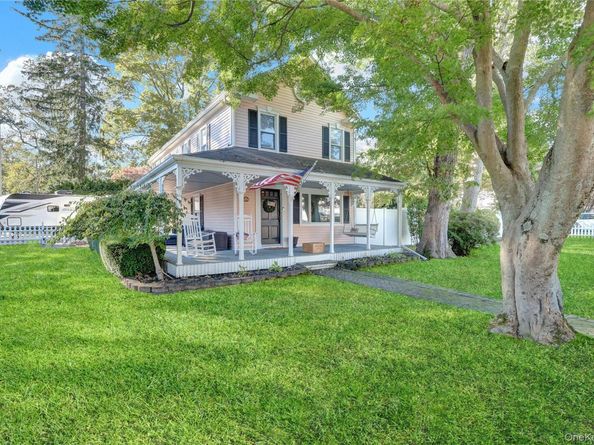 310 6th Avenue, Saint James NY 11780