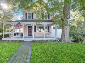 310 6th Avenue, Saint James NY 11780