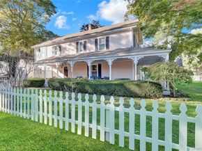 310 6th Avenue, Saint James NY 11780