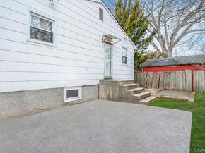 Undisclosed Address #961734, Lindenhurst NY 11757