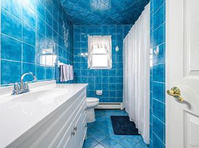 Undisclosed Address #961734, Lindenhurst NY 11757