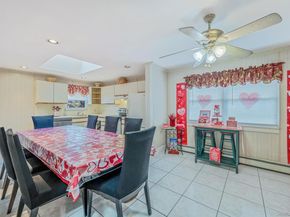 Undisclosed Address #961734, Lindenhurst NY 11757