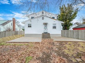 Undisclosed Address #961734, Lindenhurst NY 11757