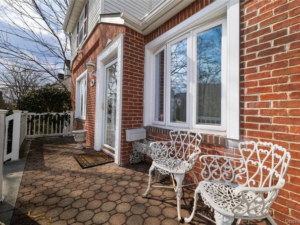 93 Kenneth Place, New Hyde Park NY 11040