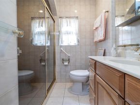 93 Kenneth Place, New Hyde Park NY 11040