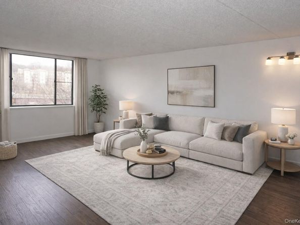 777 N Macquesten Parkway 308, Fleetwood NY 10552