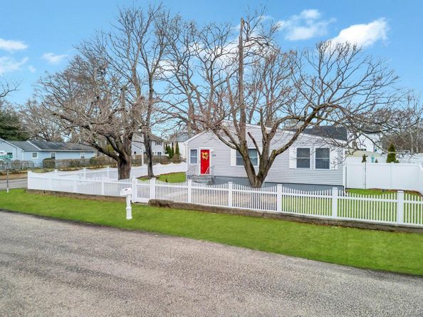 220 Woodycrest Drive, Holtsville NY 11742