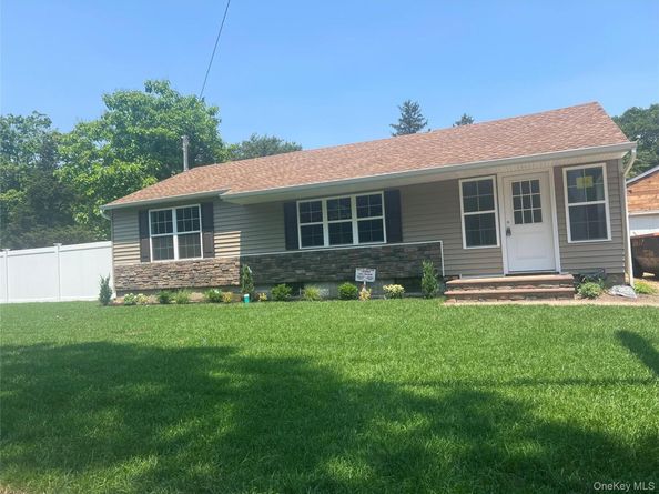 159 Alexander Avenue, Holbrook NY 11741