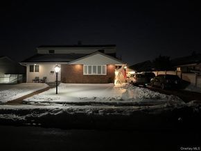 22 Randal Drive, Bethpage NY 11714