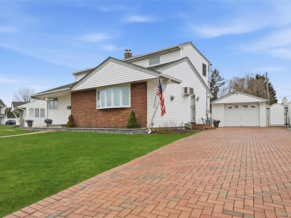 22 Randal Drive, Bethpage NY 11714