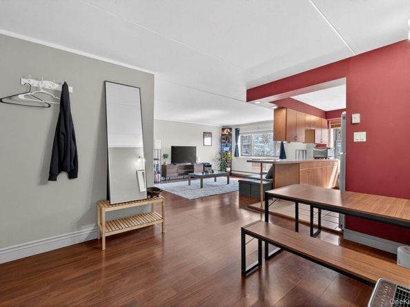 100 Clinton Avenue 3K, Mineola NY 11501