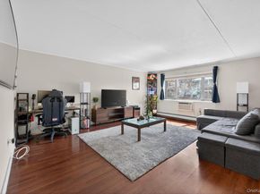 100 Clinton Avenue 3K, Mineola NY 11501