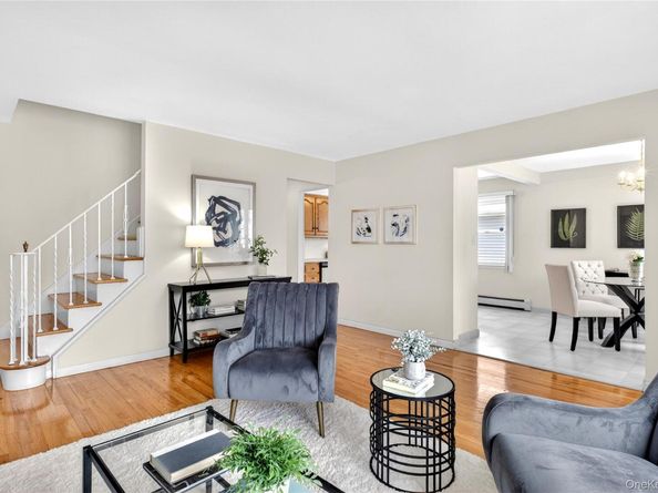 1019 Whittier Avenue, New Hyde Park NY 11040