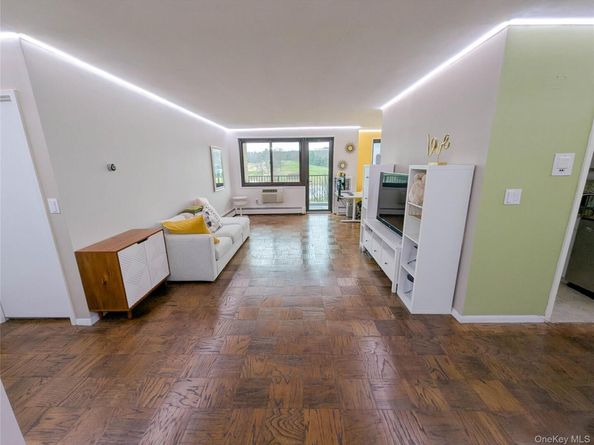 100 E Hartsdale Avenue 4JE, Hartsdale NY 10530