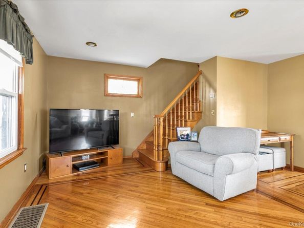 15 Eton Street, Valley Stream NY 11581