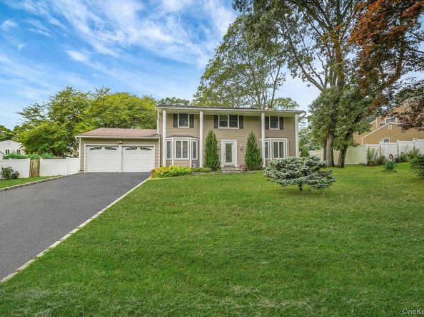 24 Oakdale Avenue, Farmingville NY 11738