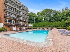 32 Pearsall Avenue 3F, Glen Cove NY 11542