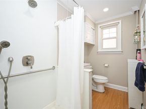 12513 6th Avenue, College Point NY 11356