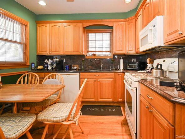 12513 6th Avenue, College Point NY 11356