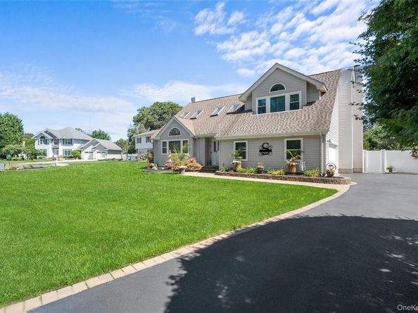 3 Crystal Brook Court, Islip NY 11751