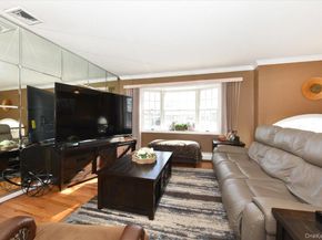 255 Brookside Court, Copiague NY 11726