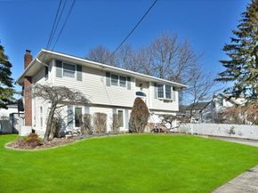 255 Brookside Court, Copiague NY 11726