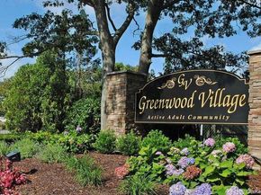 21 Village Circle E, Manorville NY 11949