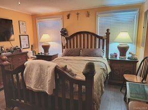 21 Village Circle E, Manorville NY 11949