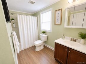 21 Village Circle E, Manorville NY 11949