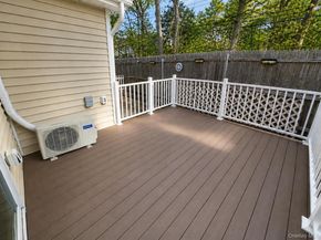 21 Village Circle E, Manorville NY 11949