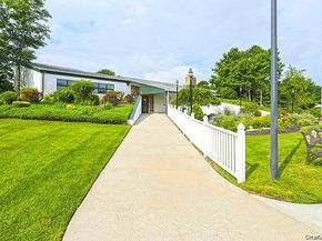 21 Village Circle E, Manorville NY 11949