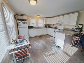 21 Village Circle E, Manorville NY 11949