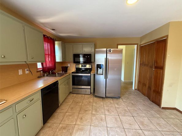 22 Salisbury Drive S, East Northport NY 11731