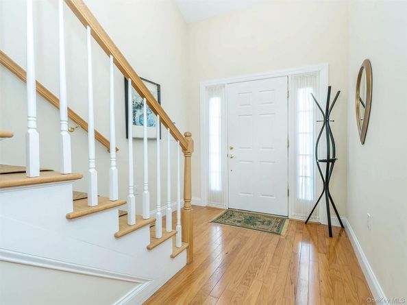 229 Miro Place 422, Port Washington NY 11050