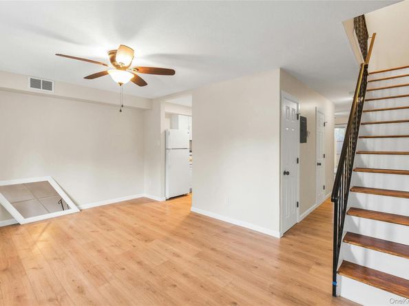 117 Hill Spur, Calverton NY 11933