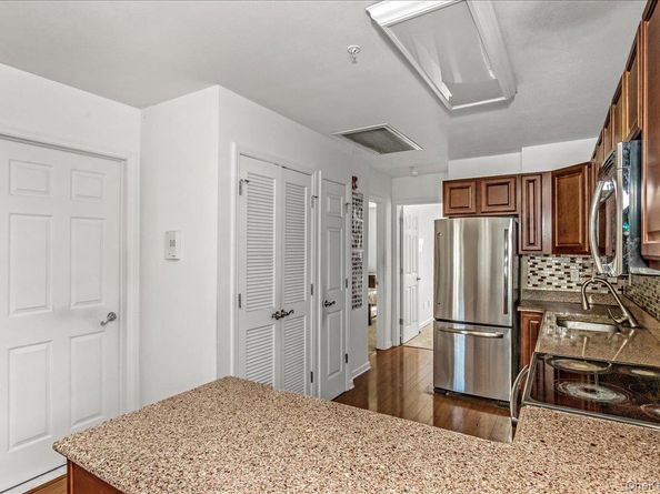 802 Willow Lane Upper Level, Valley Stream NY 11580