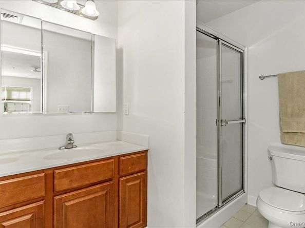802 Willow Lane Upper Level, Valley Stream NY 11580