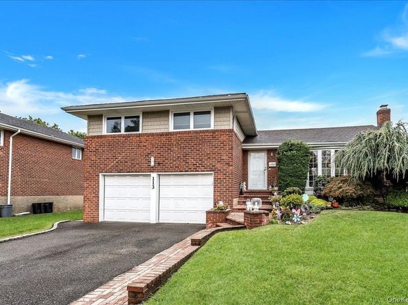 113 Northern Parkway W, Plainview NY 11803