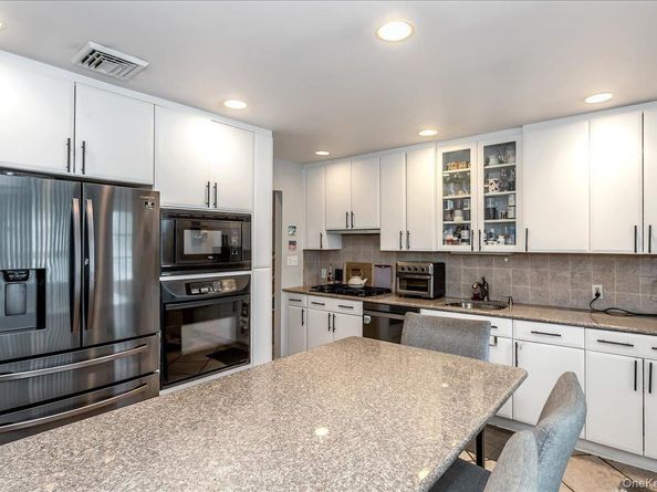 113 Northern Parkway W, Plainview NY 11803