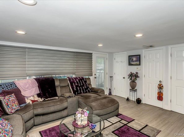 113 Northern Parkway W, Plainview NY 11803