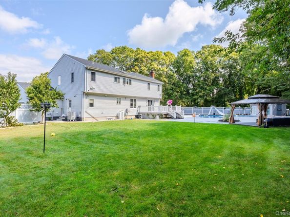 12 Deer Path, Shirley NY 11967
