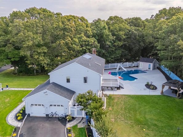 12 Deer Path, Shirley NY 11967