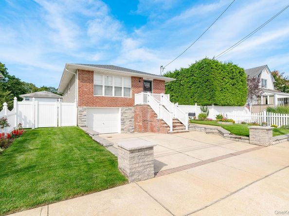 3663 Roanoke Street, Seaford NY 11783