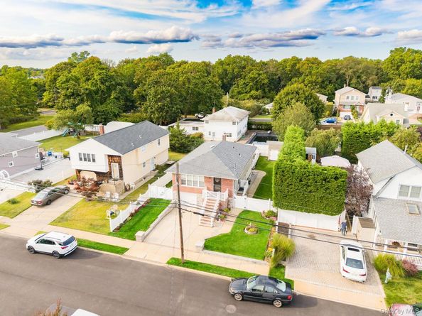 3663 Roanoke Street, Seaford NY 11783