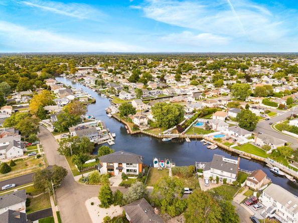 3663 Roanoke Street, Seaford NY 11783