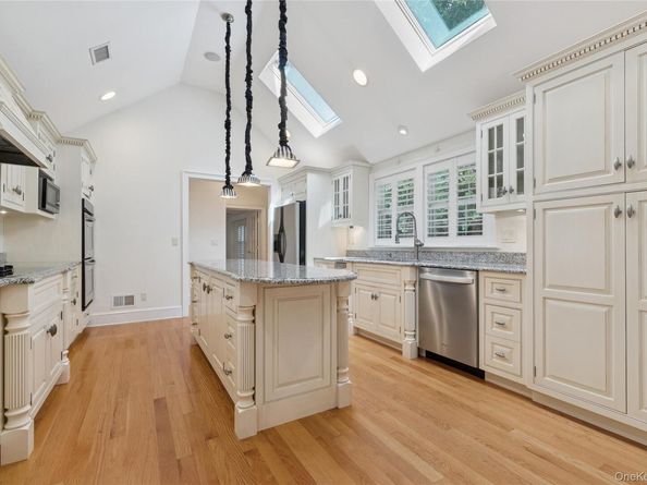 283 Main Street, Westhampton Beach NY 11978