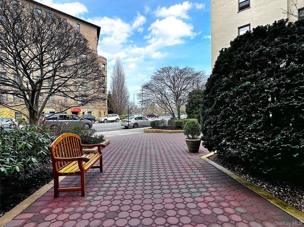 17 N Chatsworth Avenue 2DE, Larchmont NY 10538