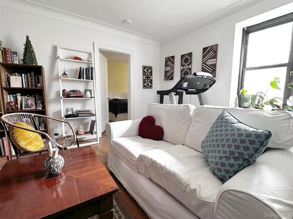 17 N Chatsworth Avenue 2DE, Larchmont NY 10538