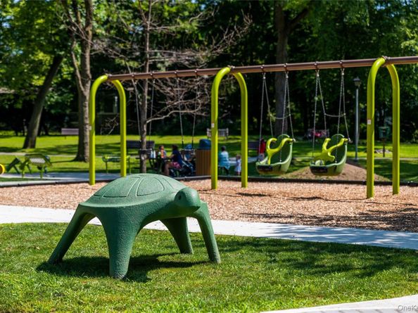 17 N Chatsworth Avenue 2DE, Larchmont NY 10538