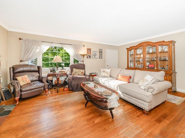 1427 Washington Avenue, Seaford NY 11783